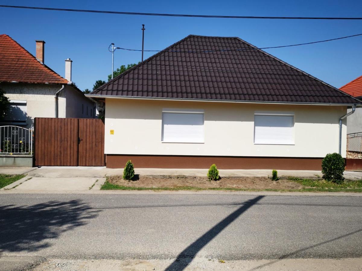 Lili Apartman Harkany Exterior photo