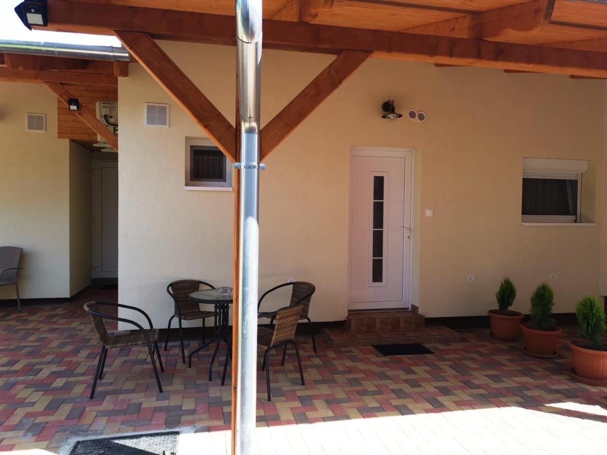 Lili Apartman Harkany Exterior photo